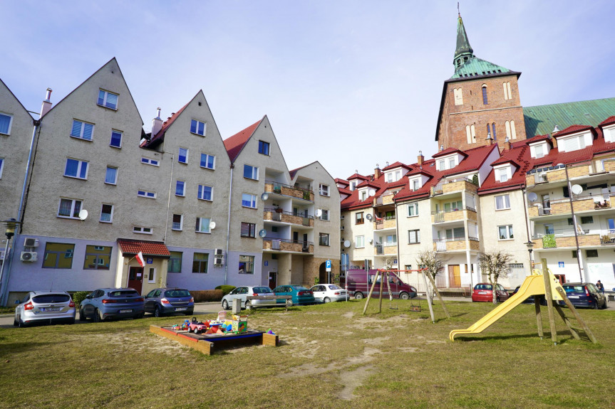 kołobrzeski, Kołobrzeg, Starówka, Katedralna, II poziomowe mieszkanie z balkonem